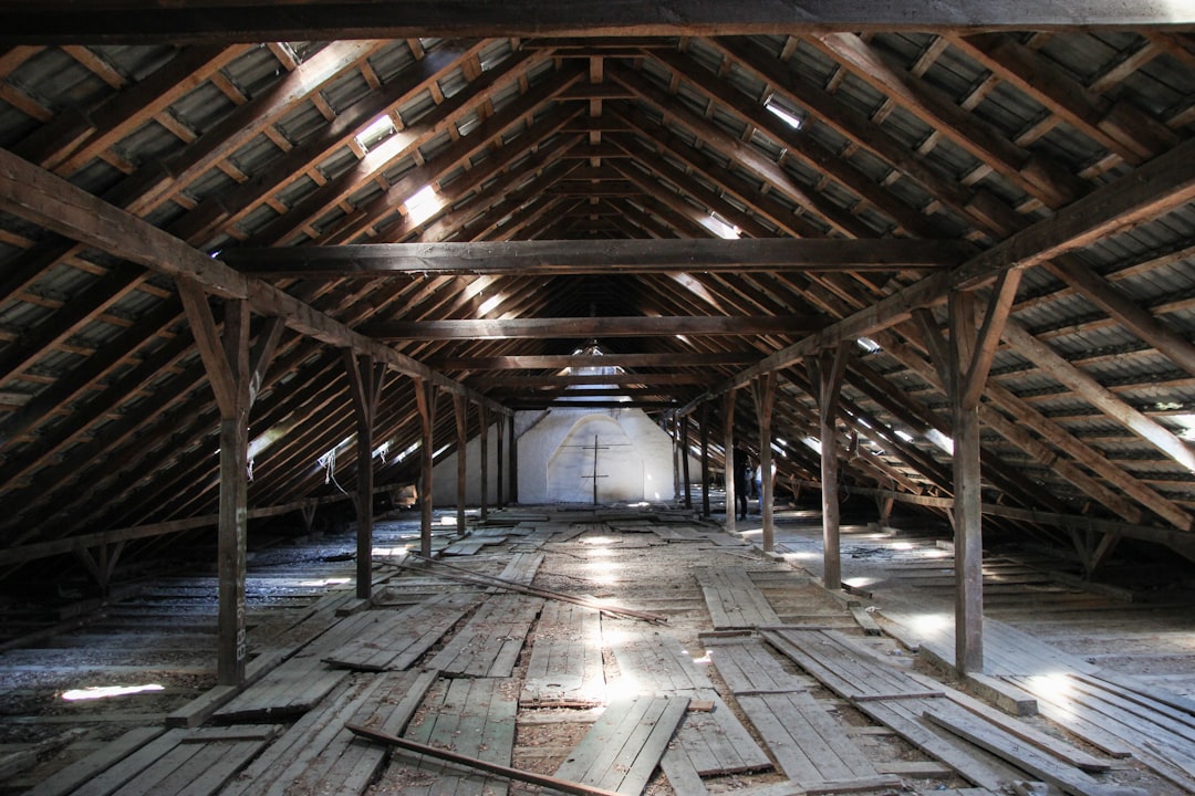 brown-wooden-attic-8jztjhjwyf0
